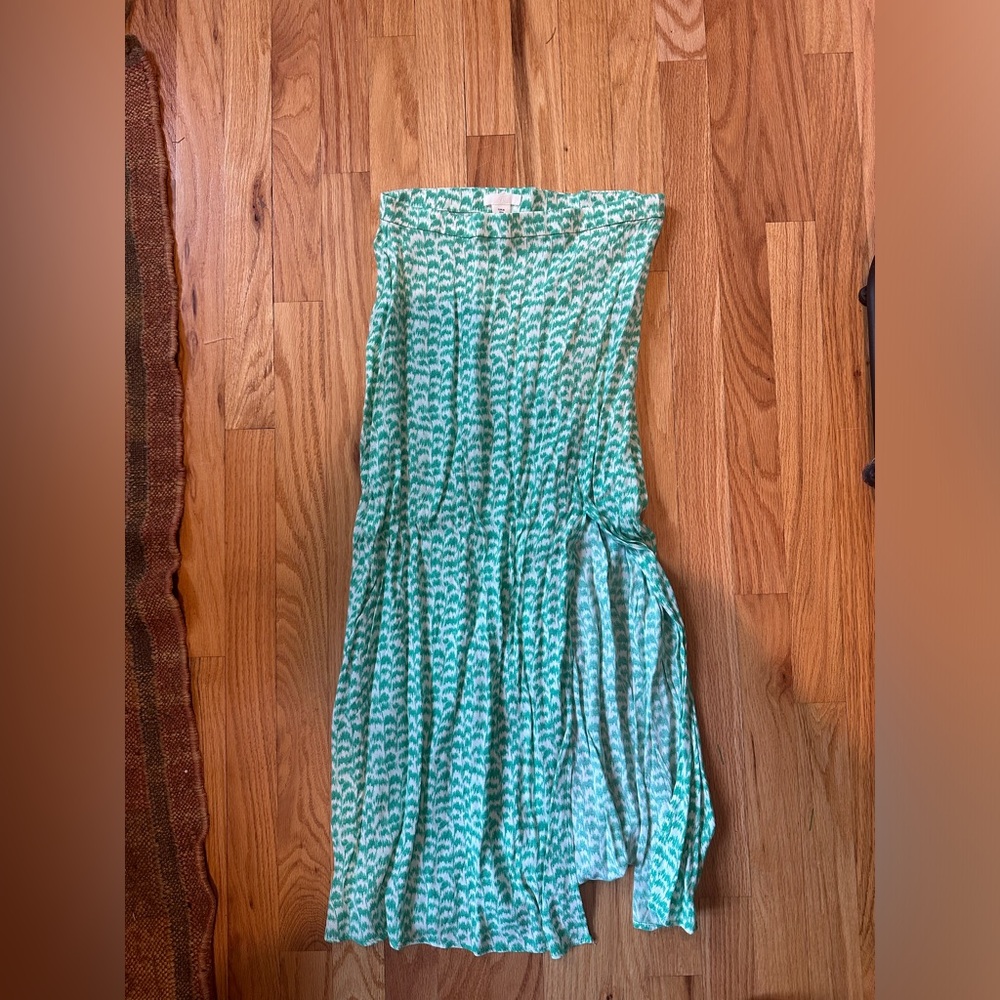 Green skirt with slit
